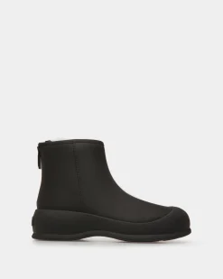 Frei Snow Boots In Black Leather