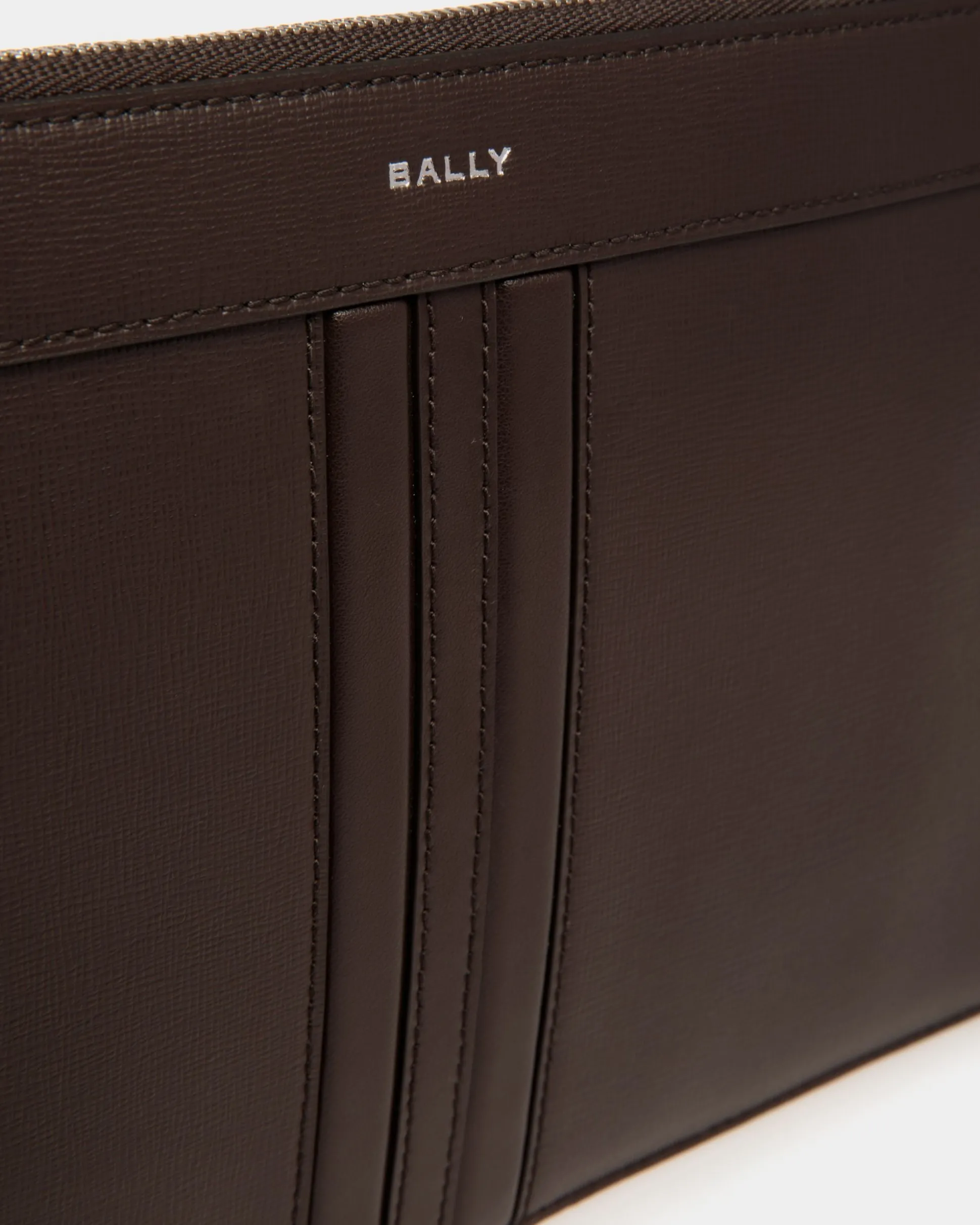 Mythos Pochette in Ebano Recycled Leather