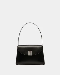 Ollam Shoulder Bag In Black Leather