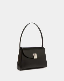 Ollam Shoulder Bag In Black Leather