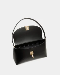 Ollam Shoulder Bag In Black Leather